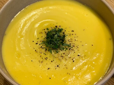 バターナッツかぼちゃの素材を活かした簡単スープ♪